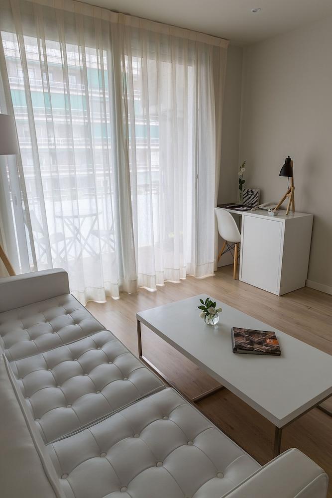 Apartamentos Turisticos Madanis L'Hospitalet de Llobregat Exteriér fotografie