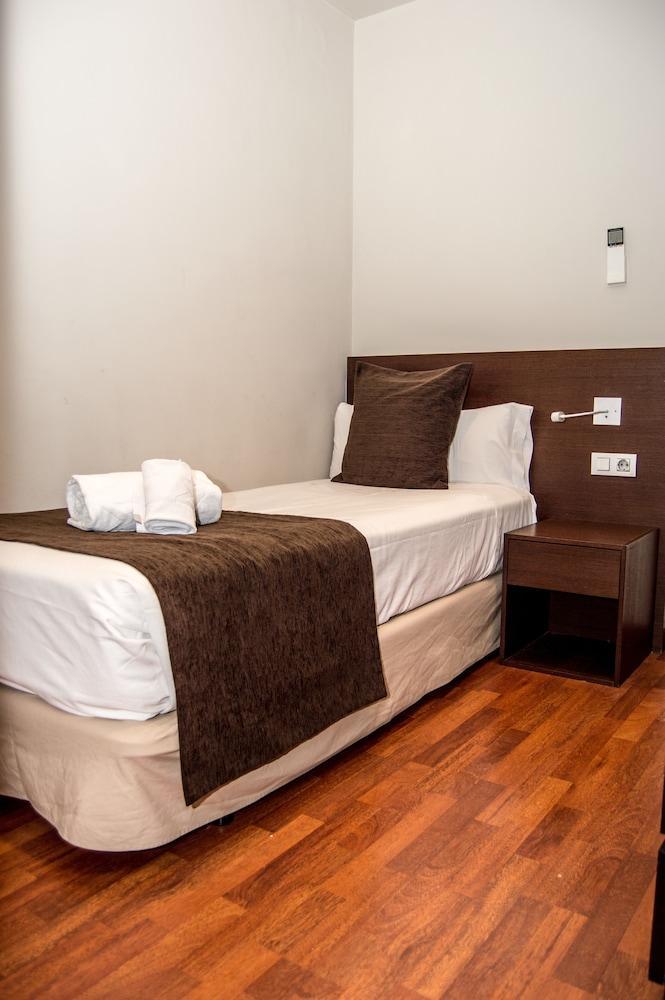 Apartamentos Turisticos Madanis L'Hospitalet de Llobregat Exteriér fotografie