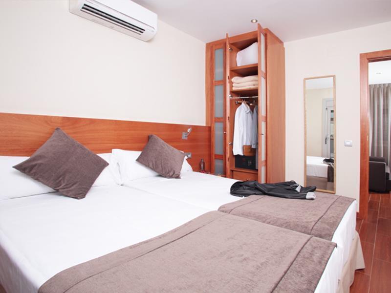 Apartamentos Turisticos Madanis L'Hospitalet de Llobregat Pokoj fotografie