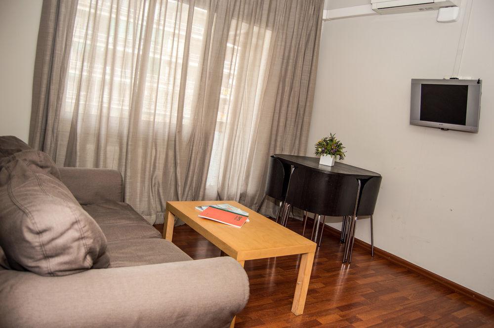 Apartamentos Turisticos Madanis L'Hospitalet de Llobregat Exteriér fotografie