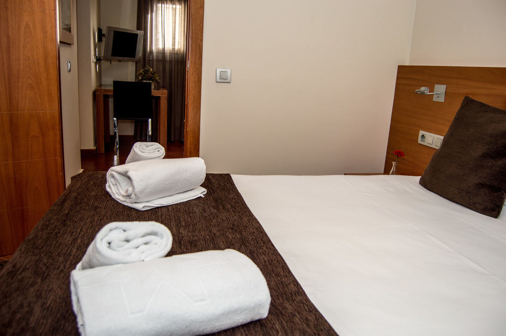 Apartamentos Turisticos Madanis L'Hospitalet de Llobregat Exteriér fotografie