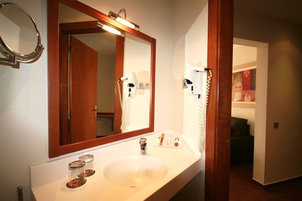 Apartamentos Turisticos Madanis L'Hospitalet de Llobregat Exteriér fotografie
